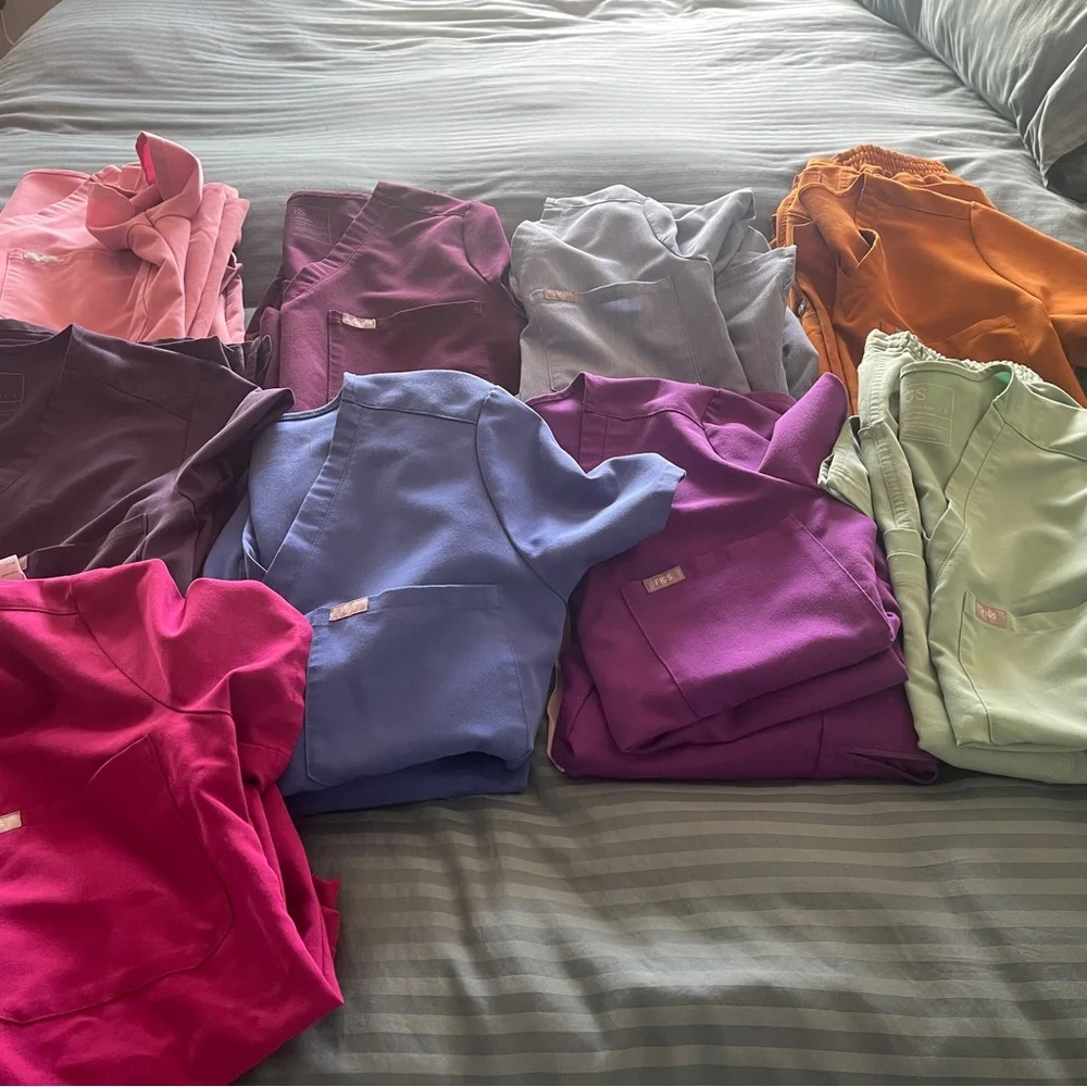 Figs scrubs - Picture 1 of 10